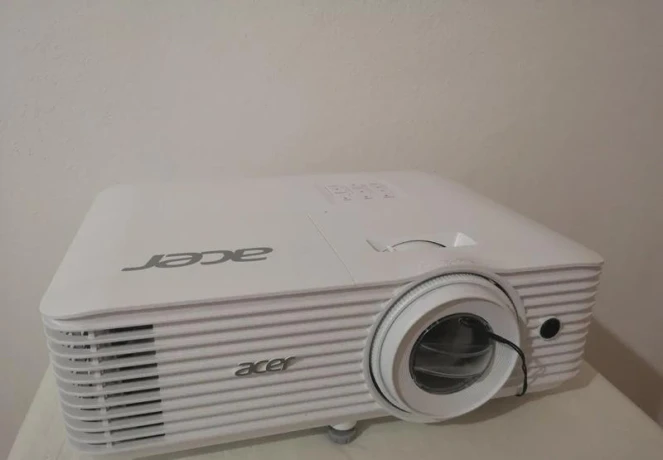led-projektor-acer-model-d4k2002-big-0