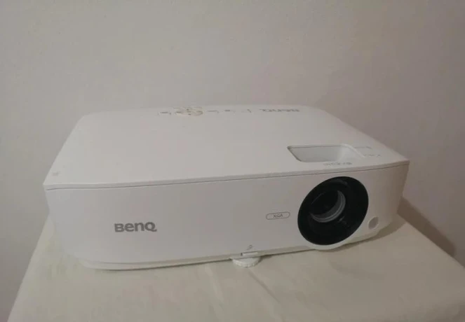led-projektor-benq-mx-536-big-0
