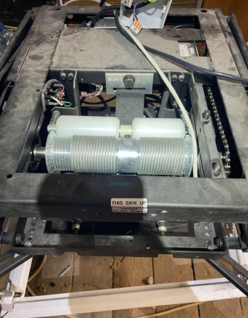 projektor-mitsubishi-hc7000-zdvihaci-system-vogels-big-3
