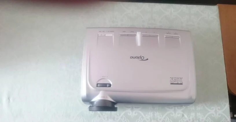 projektor-optoma-1690-dlp-big-2