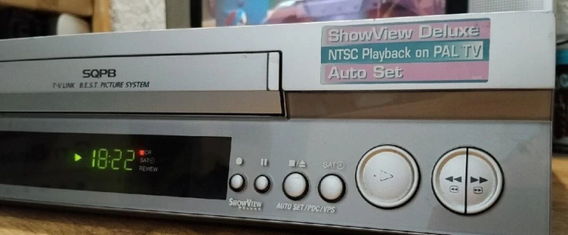 jvc-hr-j680-hifi-stereo-videorekorder-big-0