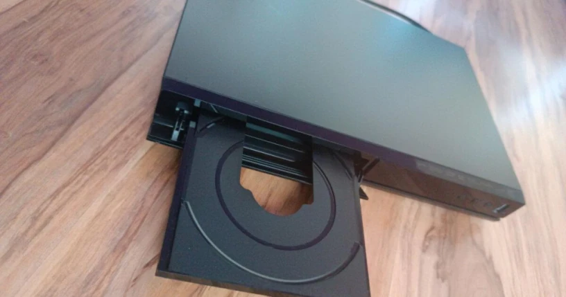 samsung-bd-j4500r-blu-raydvd-prehravac-ovladac-big-3