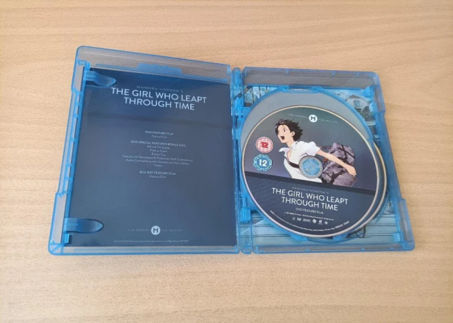 blu-raydvd-the-girl-who-leapt-through-time-big-4