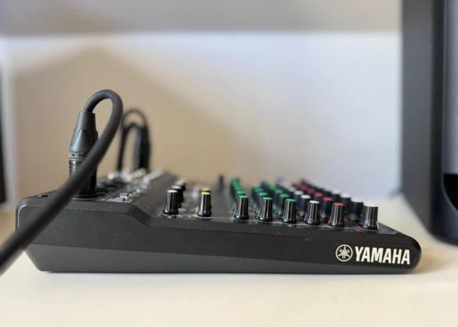 yamaha-mg10xu-mixpult-big-2