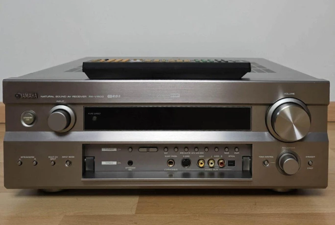 yamaha-rx-v1500-thxphonooptika-big-1