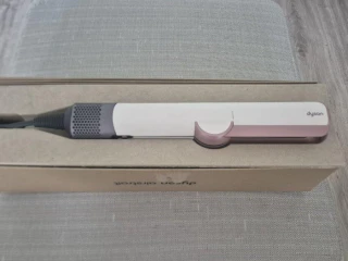 dyson-airstrait
