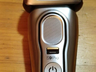 braun-s9-pro-holiaci-strojcek