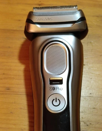 braun-s9-pro-holiaci-strojcek-big-0