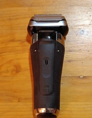 braun-s9-pro-holiaci-strojcek-big-3