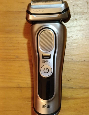 braun-s9-pro-holiaci-strojcek-big-1