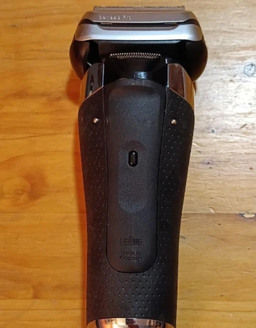 holiaci-strojcek-braun-s9-pro-s-puzdrom-big-3