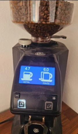profi-mlyncek-na-kavu-nuova-simonelli-md-big-0