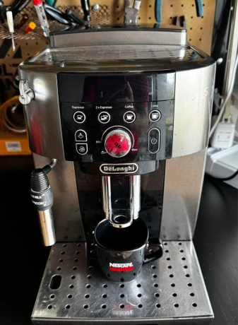 kavovar-delonghi-magnifica-s-smart-big-0
