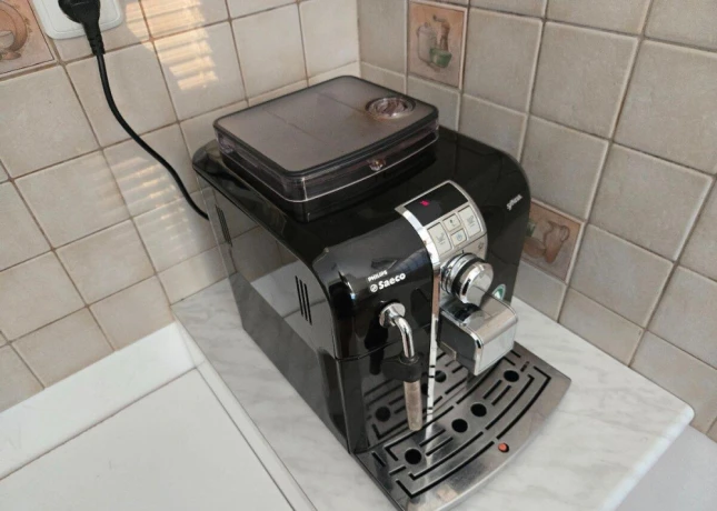 philips-profi-automaticky-kavovar-s-mlyncekom-big-3