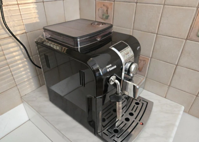 philips-profi-automaticky-kavovar-s-mlyncekom-big-2
