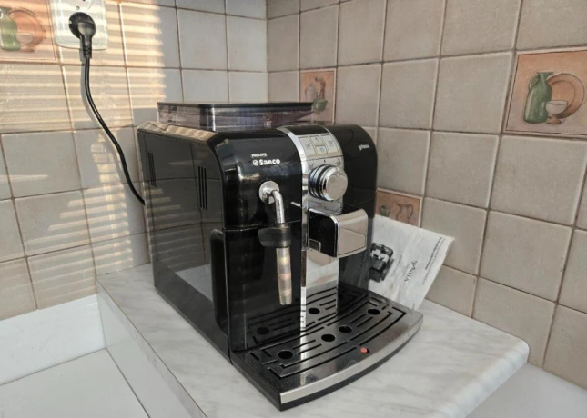 philips-profi-automaticky-kavovar-s-mlyncekom-big-1