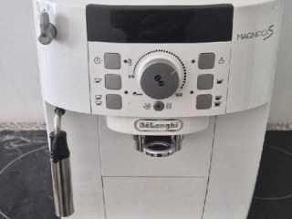 predam-kavovar-delonghi