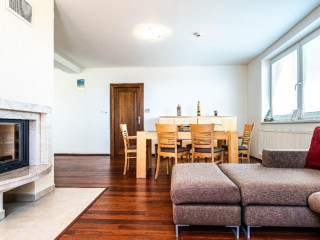 na-predaj-velky-3-izbovy-apartman-s-krbom-tatrlomnica