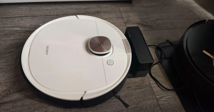 ecovacs-deebot-ozmo-t8-big-0