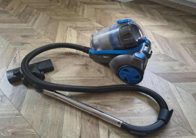 bezvreckovy-vysavac-tesla-aerostar-t500-big-0