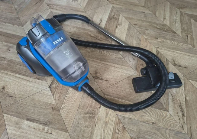 bezvreckovy-vysavac-tesla-aerostar-t500-big-1