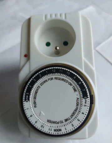 programovatelny-spinac-zasuvky-230v-big-0