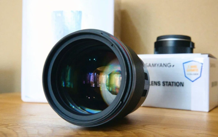 predam-samyang-af-135mm-f18-fe-s-krabicou-lens-station-big-0