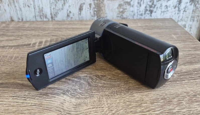 digitalna-videokamera-samsung-hmx-q20-kompletne-balenie-big-3