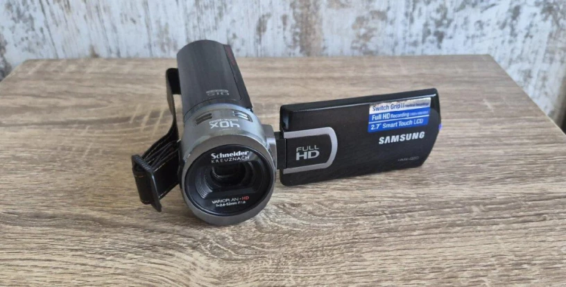 digitalna-videokamera-samsung-hmx-q20-kompletne-balenie-big-0