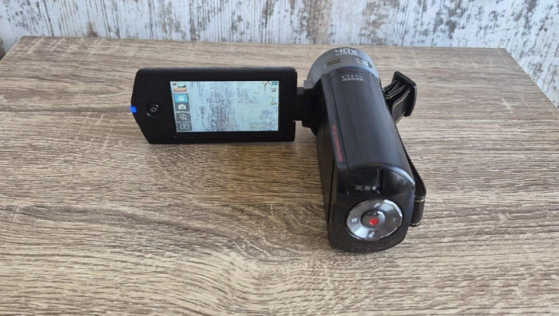 digitalna-videokamera-samsung-hmx-q20-kompletne-balenie-big-2