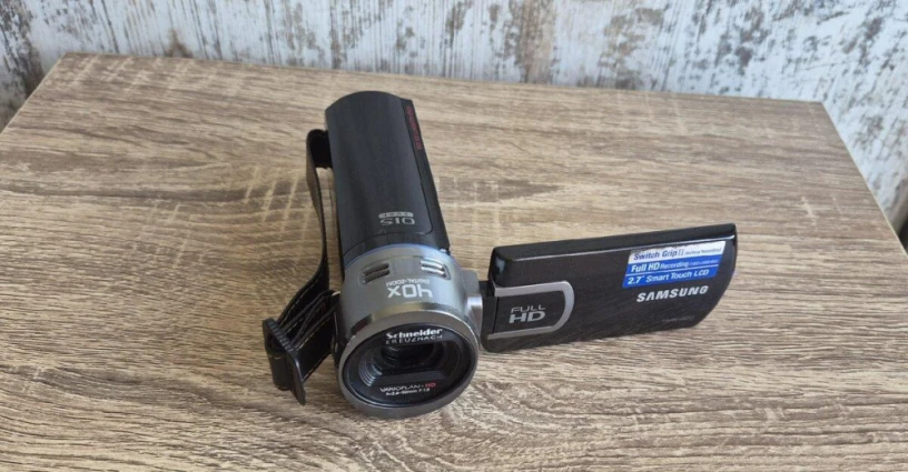 digitalna-videokamera-samsung-hmx-q20-kompletne-balenie-big-1