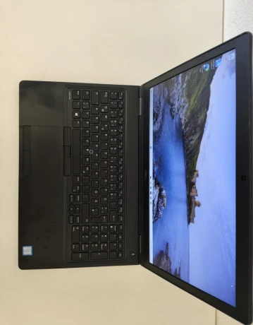 dell-latitude-5580-intel-core-i7-hq-geforce-940mx-16-g-big-3