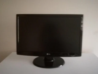 monitor-lg-flatron-w2243s