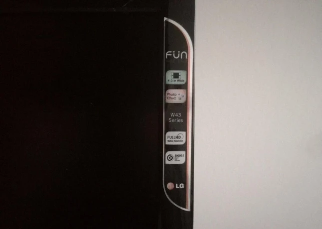 monitor-lg-flatron-w2243s-big-1