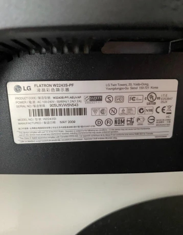 monitor-lg-flatron-w2243s-big-3