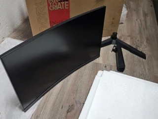 24-palcovy-zahnuty-lcd-monitor