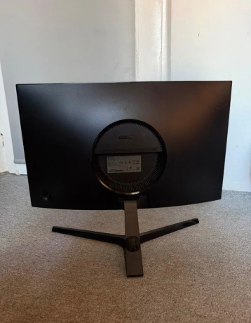 samsung-c24rg50fqr-144hz-big-1