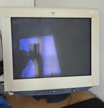 crt-monitor-hp-p1130-p4819-sony-cpd-g520-big-0
