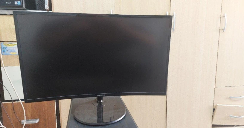 monitor-samsung-zakriveny-27-inch-full-hd-big-0