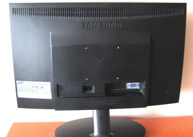 samsung-e1920n-big-3