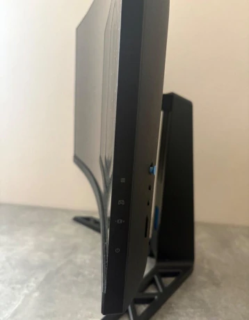predam-herny-monitor-lenovo-legion-big-2