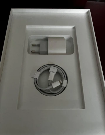 apple-ipad-8gen-big-2