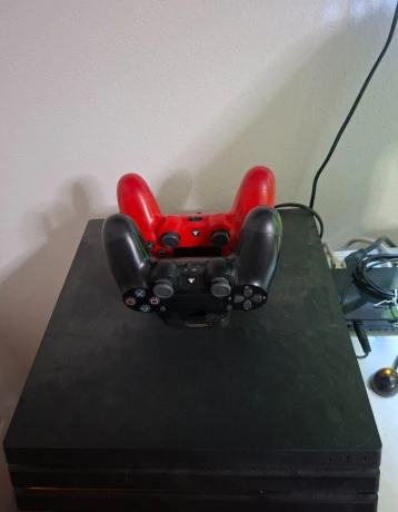 playstation-4-pro-1tb-2-originalne-ovladace-a-hry-big-0
