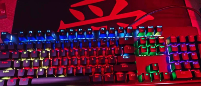 glorious-gmmk-full-size-rgb-gateron-brown-us-layout-kompl-big-0
