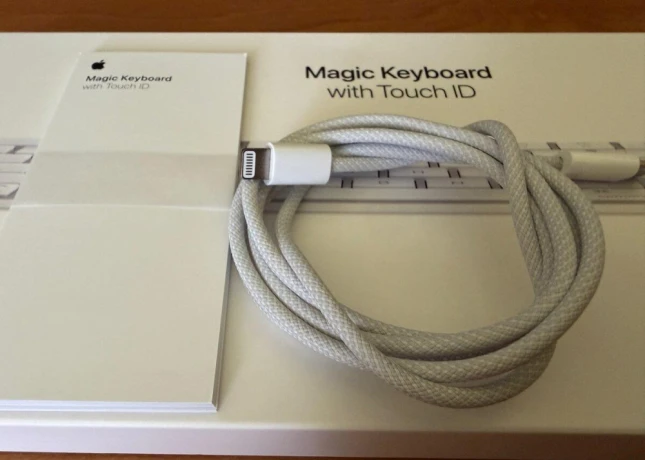 apple-magic-keyboard-touch-id-white-mk293cza-big-0