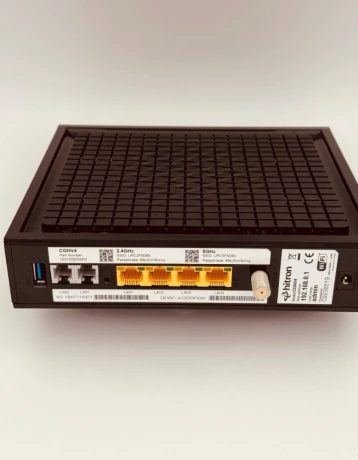 modemrouter-hitron-cgnv4-big-2