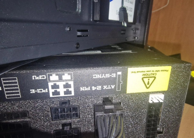 fsp-aurum-pt-1200fm-plne-modularny-zdroj-80-platinum-1200w-big-4