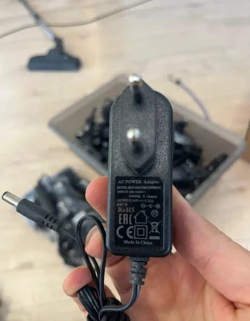 krabica-napajacich-adapterov-mikrotik-24-v-12-v-big-1