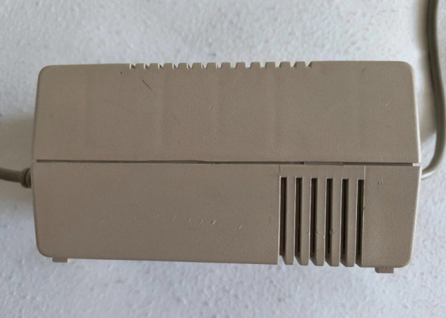 predam-napajaci-zdroj-pre-pocitace-commodore-amiga-big-3