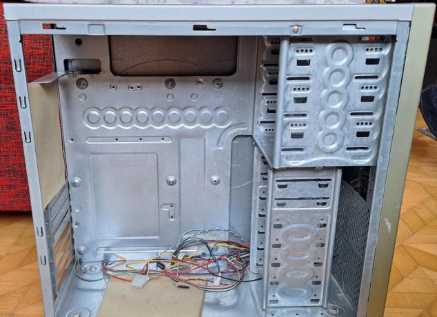 pc-skrinka-atx-strieborna-big-3